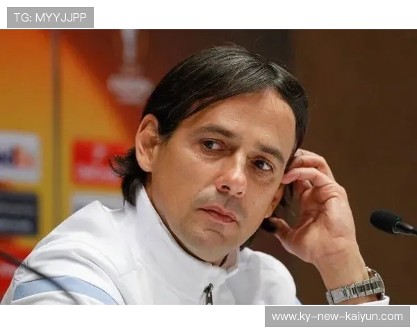 莱万与主帅争执：足球场上火花四溅的背后故事