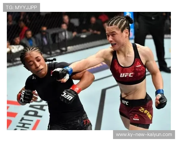 UFC拳手怒吼连击十拳，震撼赛场每一刻！