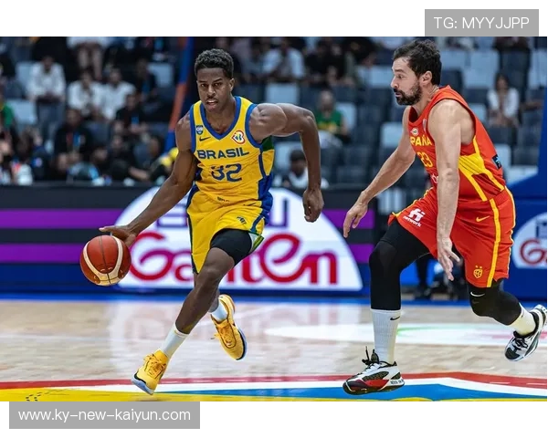 世界篮球联赛在推广中注重与学校体育课程协同联动，世界各大篮球联赛